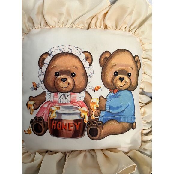 Vintage teddy bears honey pot ruffle pillow - Picture 2 of 3